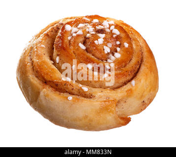 Un cinnamon roll isolati su sfondo bianco. Foto Stock