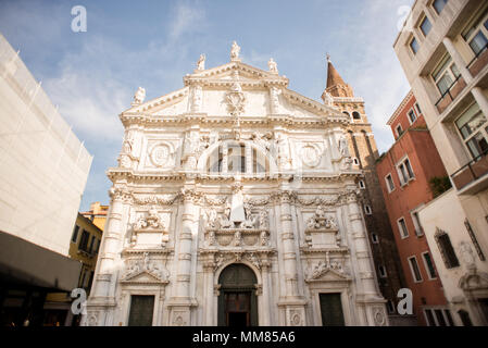 Chiesa di San Moise a Venezia. L'Italia. Facciata principale. Vista frontale. Foto Stock