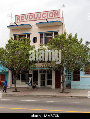 Edificio, casa a Cuba con caratteri revolucion in Santiago de Cuba Foto Stock