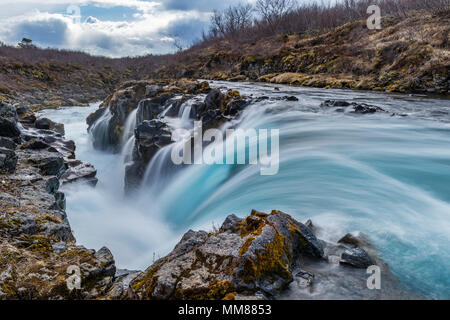 Ghiacciaio cascata blu sul modo per Bruarfoss, Islanda Foto Stock
