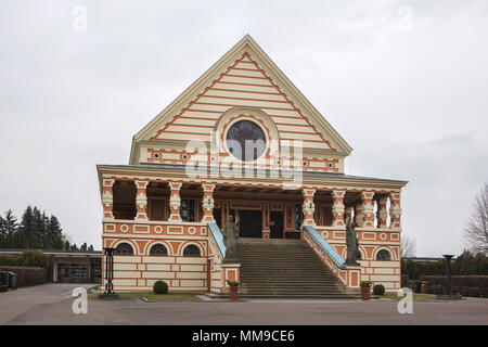 Crematorio progettato da Czech architetto modernista Pavel Janák e costruito nel 1921-1923 in Pardubice, Repubblica Ceca. Foto Stock