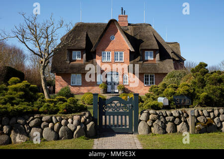 Tipica casa frisone, tetto di paglia house, Keitum, Sylt, Nord isola frisone, Frisia settentrionale, Schleswig-Holstein, Germania Foto Stock