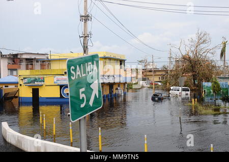 Area allagata in Carolina, Puerto Rico, dopo il percorso di uragano Maria nell'isola. (Foto di Sgt. Jose Ahiram Diaz-Ramos Foto Stock