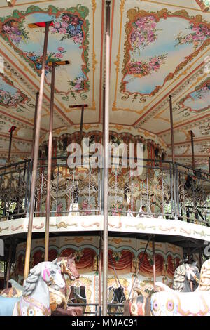 Giostra cavallo in legno Foto Stock