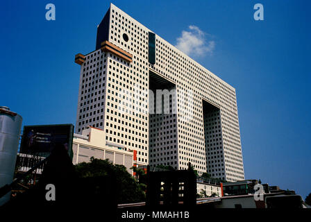 Architettura moderna - l'Elefante Chang edificio di Chatuchak a Bangkok in Tailandia in Asia del sud-est in Estremo Oriente. Il grattacielo Torre Wanderlust Travel Foto Stock