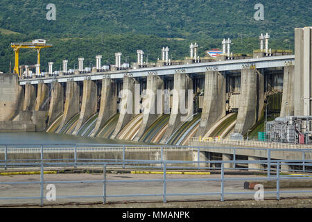 Cancello di ferro diga sul fiume Danubio Foto Stock