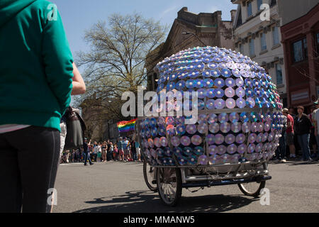 Gay Pride celebrazione in una giornata di sole a Northampton, Massachusetts. Foto Stock