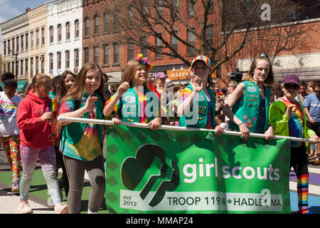 Gay Pride celebrazione in una giornata di sole a Northampton, Massachusetts. Foto Stock