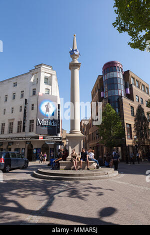 Seven Dials a Covent Garden in una giornata di sole. Foto Stock