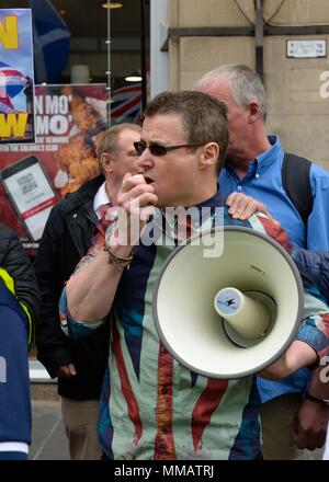 Stephen Lennon alias Tommy Robinson ex co-fondatore della difesa inglese lega ad una indipendenza scozzese marzo a Glasgow, Scotland, Regno Unito Foto Stock