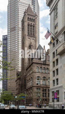 Henry Hobson Richardson del revival romanico Allegheny County Courthouse, Pittsburgh, PA, Stati Uniti d'America Foto Stock