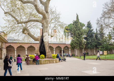 Persone non identificate visita il Palazzo Topkapi, il museo grande destinazione,a Istanbul, Turchia.11 Aprile 2018 Foto Stock