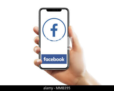 ISTANBUL - 10 Maggio 2018: Apple iPhone schermo X con Facebook app logo azienda da un lato femmina isolati contro uno sfondo bianco. Foto Stock