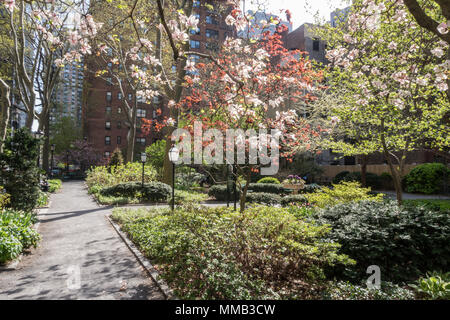 Tudor Città verdi in primavera, NYC, STATI UNITI D'AMERICA Foto Stock