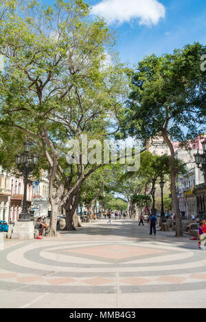 Pavimento in mosaico del paseo de marti prado, Havana, Cuba, America Centrale Foto Stock