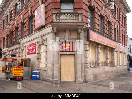 Una Banca CIBC succursale con intavolato windows durante il vertice del G20 nel centro cittadino di Toronto, Ontario, Canada. Foto Stock