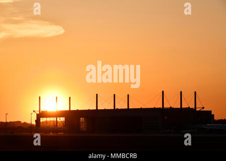 Lufthansa, hangar, costruzione, manutenzione, gioco, Tramonto, Sky, rosso, Hall, aeromobili, aereo, aereo, aeroporto di Monaco di Baviera, MUC, Germania, Foto Stock