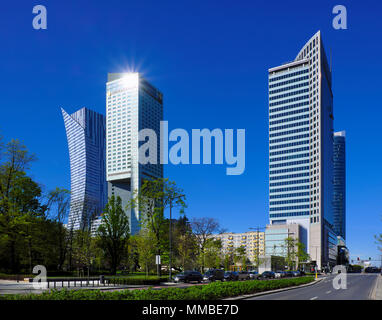 Varsavia, Masovia / Polonia - 2018/04/22: vista panoramica di grattacieli moderni nel centro di Varsavia Foto Stock