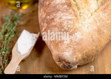 Ligurisches Bauernbrot mit Rosmarin und Thymian Foto Stock