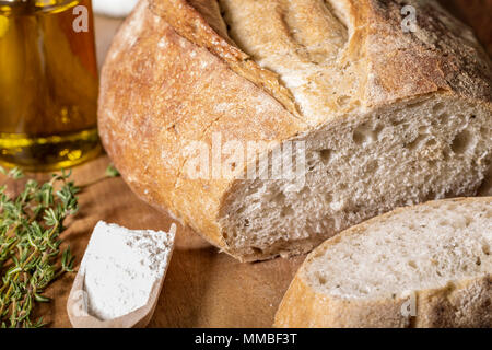 Ligurisches Bauernbrot mit Rosmarin und Thymian Foto Stock