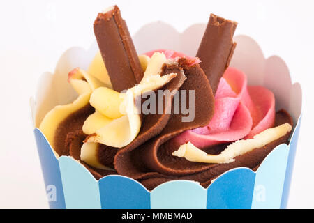 M&S napoletano torta gelato close up contro uno sfondo bianco Foto Stock