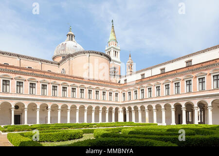 Il Chiostro Palladiano nel monastero benedettino ora parte della Fondazione Cini, sull'isola di San Giorgio Maggiore, Venezia, Veneto, Italia Foto Stock