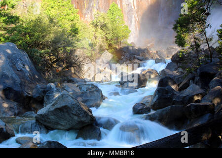 Yosemite Falls Base nella Yosemite Valley Foto Stock