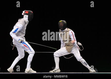 Keith cuoco della Gran Bretagna in azione contro Brice Guyart della Francia presso la scherma durante il London prepara Olympic 2012 Evento di prova presso l'ExCel Arena Foto Stock