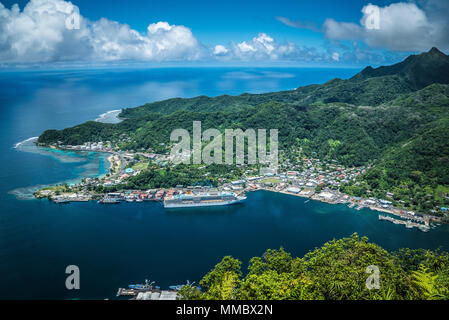 Pago Pago vista collina sopra l'isola Foto Stock