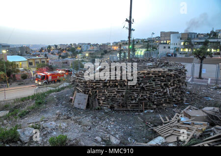 Il fulmine del fuoco principale al Hillula (un giorno di celebrazione per il Rabbino Simeon bar Yohai a Lag Baomer in Meron mountain, vicino Tzefat, il luogo di sepoltura di Rabbi Simeone bar Yochai e suo figlio Rabbi Eleazar ben Simon. centinaia di migliaia di persone vengono ogni anno per celebrare con illuminazione incendi, candele, cantare e far festa. Fotografato il 2 maggio 2018 Foto Stock