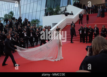 Cannes, Francia. 10 maggio 2018 - Cannes, Francia: Araya Hargate assiste il 'Siamo spiacenti Angel' premiere durante la settantunesima Cannes film festival. Credito: Fotografia Idealink/Alamy Live News Foto Stock
