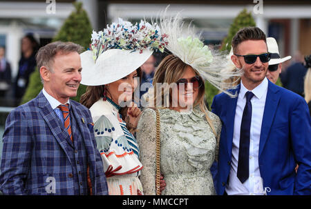 Chester Racecourse, Chester, Regno Unito. Il 10 maggio, 2018. Il Boodles Festival di maggio, Signore giorno; Racegoers fuori a godersi Ladies giorno di credito: Azione Plus sport/Alamy Live News Foto Stock