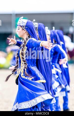 Windsor, Regno Unito. Il 10 maggio 2018. Giorno 2. Royal Windsor Horse Show. Windsor. Berkshire. Regno Unito. I membri della Federazione Equestre di Azerbaigian. Terra di Fuoco Display. 10/05/2018. Credito: Sport In immagini/Alamy Live News Foto Stock