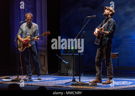 Ray LaMontagne si esibisce dal vivo sul palco del Bord Gais teatro di energia a Dublino, Irlanda. Foto Stock