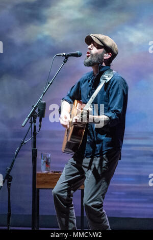 Ray LaMontagne si esibisce dal vivo sul palco del Bord Gais teatro di energia a Dublino, Irlanda. Foto Stock