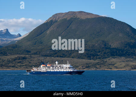 Sud America, il Canale di Beagle, 150 miglio lungo vie navigabili di agire come il confine tra Cile e Argentina in Tierra del Fuego arcipelago. Foto Stock