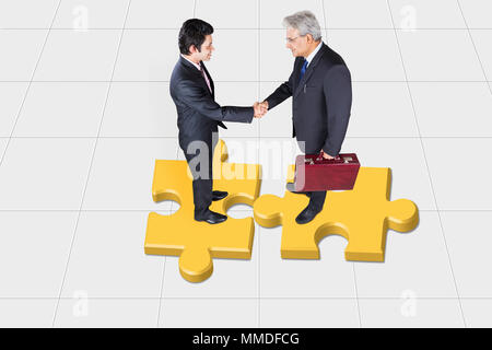Due Bussiness-People incontro di partenariato. Gli imprenditori di successo lo handshaking dopo buon affare Puzzle Foto Stock