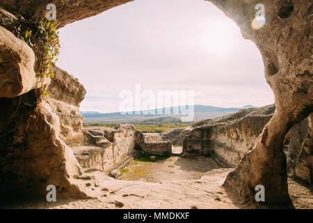 Uplistsikhe, Shida Kartli Regione, Georgia. Blackberry Hall nel famoso Uplistsikhe. Antica Rock-conci di città in Georgia orientale. UNESCO mondo la sua Foto Stock