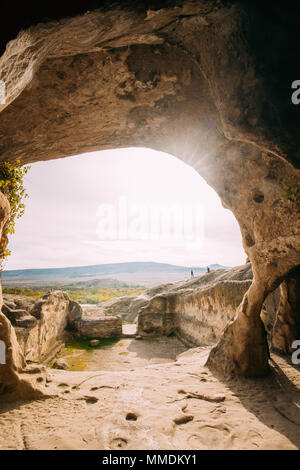 Uplistsikhe, Shida Kartli Regione, Georgia. Blackberry Hall nel famoso Uplistsikhe. Antica Rock-conci di città in Georgia orientale. UNESCO mondo la sua Foto Stock