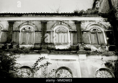 La vecchia casa doganale edificio fatiscente in Bangkok in Thailandia nel sud-est asiatico in Estremo Oriente. Storia dell'architettura storica coloniale vetustà Foto Stock