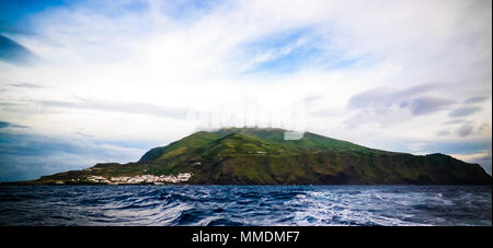 Vista mare panorama di Corvo isola nelle Azzorre, Portogallo Foto Stock