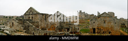 Panorama della rovina dei defunti abbandonati città Serjilla, Siria Foto Stock