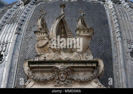 Petit Palais museum, Parigi, Francia. Barca che simboleggia la città di Parigi.
