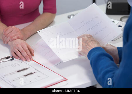 Consultazione di cardiologia Foto Stock