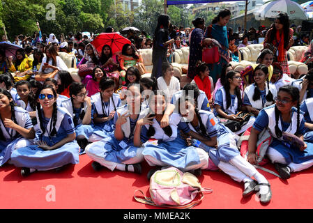 Le donne del Bangladesh godendo il Consart per le donne alla celebrazione internazionale Giornata della donna a Dhanmondi a Dhaka, nel Bangladesh, su 08 Marzo, 2018. Universo Foto Stock