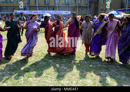 Le donne del Bangladesh godendo il Consart per le donne alla celebrazione internazionale Giornata della donna a Dhanmondi a Dhaka, nel Bangladesh, su 08 Marzo, 2018. Universo Foto Stock