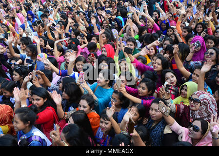 Le donne del Bangladesh godendo il Consart per le donne alla celebrazione internazionale Giornata della donna a Dhanmondi a Dhaka, nel Bangladesh, su 08 Marzo, 2018. Universo Foto Stock