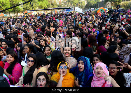 Le donne del Bangladesh godendo il Consart per le donne alla celebrazione internazionale Giornata della donna a Dhanmondi a Dhaka, nel Bangladesh, su 08 Marzo, 2018. Universo Foto Stock