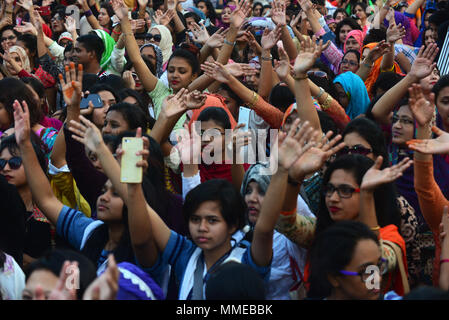 Le donne del Bangladesh godendo il Consart per le donne alla celebrazione internazionale Giornata della donna a Dhanmondi a Dhaka, nel Bangladesh, su 08 Marzo, 2018. Universo Foto Stock