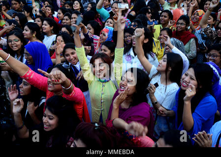 Le donne del Bangladesh godendo il Consart per le donne alla celebrazione internazionale Giornata della donna a Dhanmondi a Dhaka, nel Bangladesh, su 08 Marzo, 2018. Universo Foto Stock